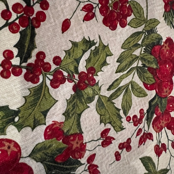 Vallesusa Tablecloth 100% Cotton Holly Berries Christmas round 66” Made in Italy - Picture 3 of 11